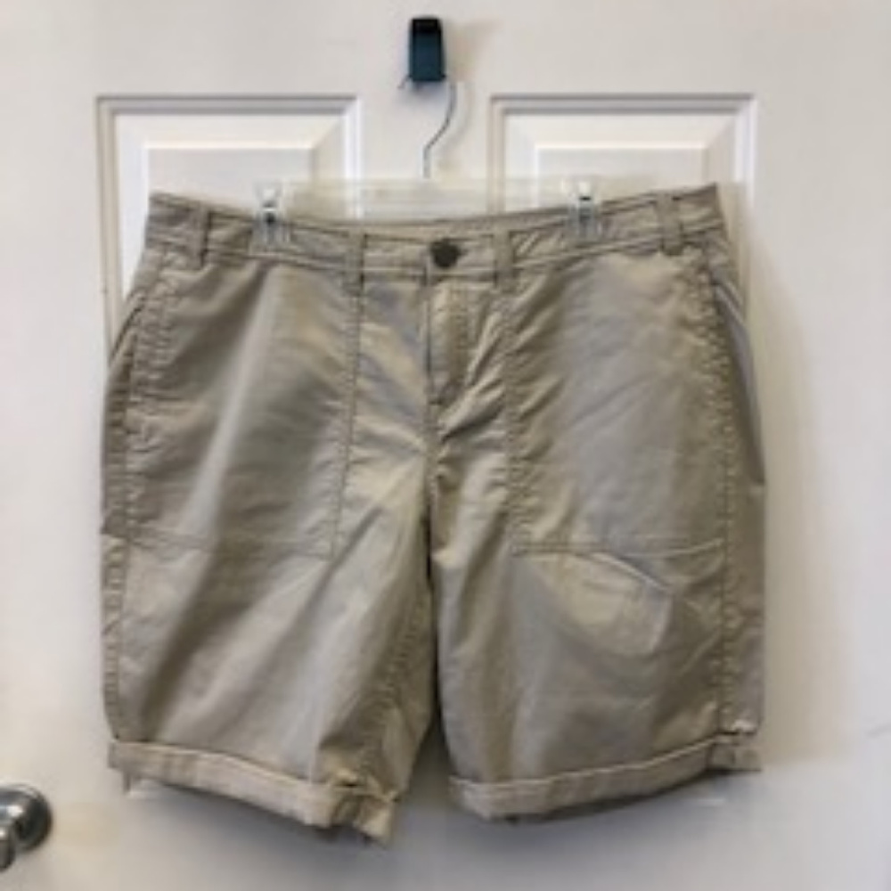 NWOT Lane Bryant Khaki Bermuda Shorts Size 18